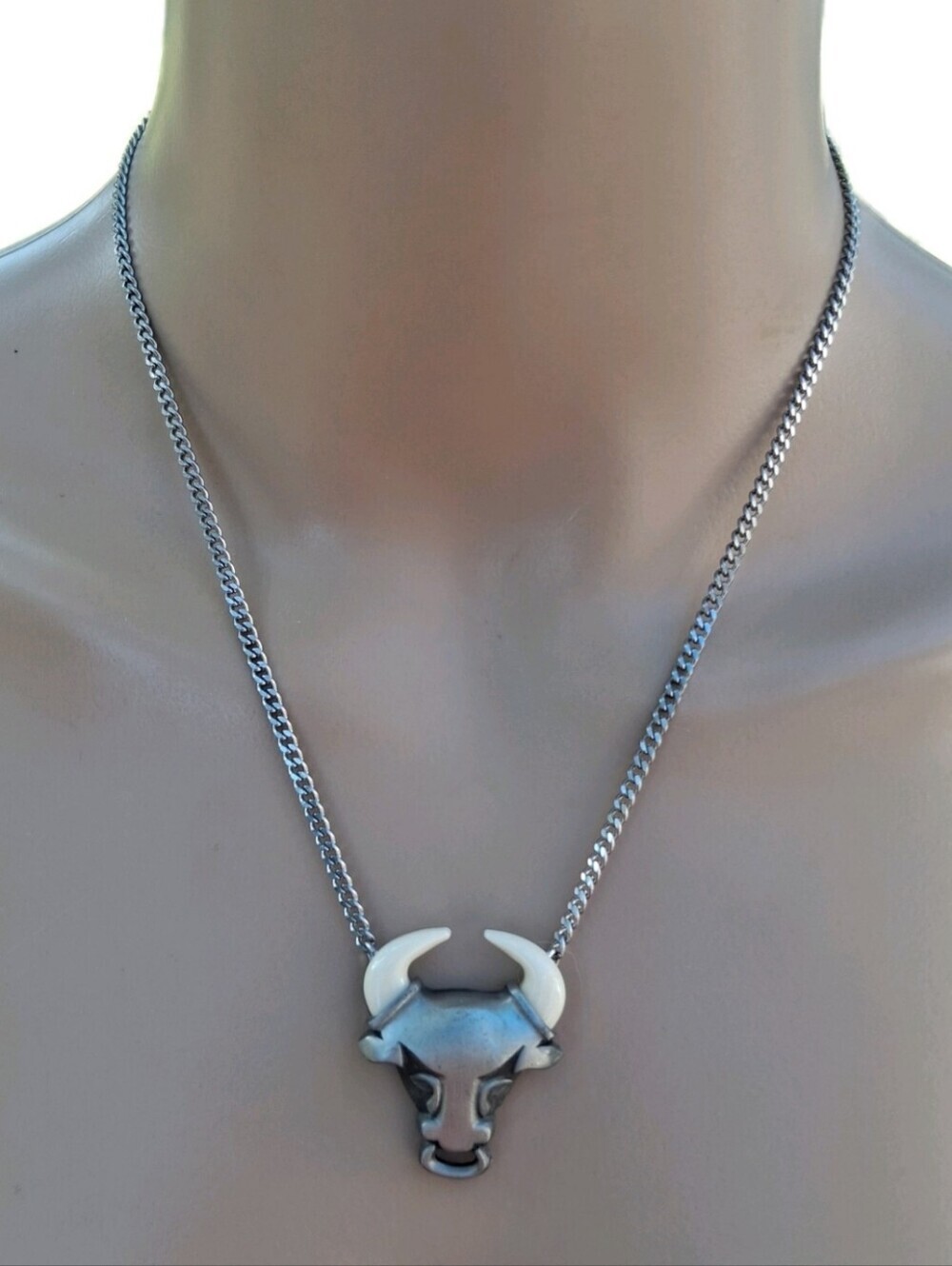 Vintage 1978 Avon Wild Country Pewter Bull Head Necklace